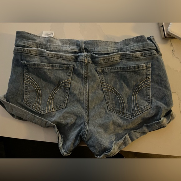 Hollister Jean Shorts - Picture 2 of 2